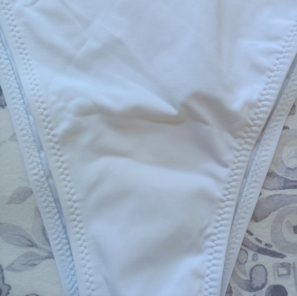 SHEIN 2 Piece Simple White Bikini Set - Picture 7 of 16